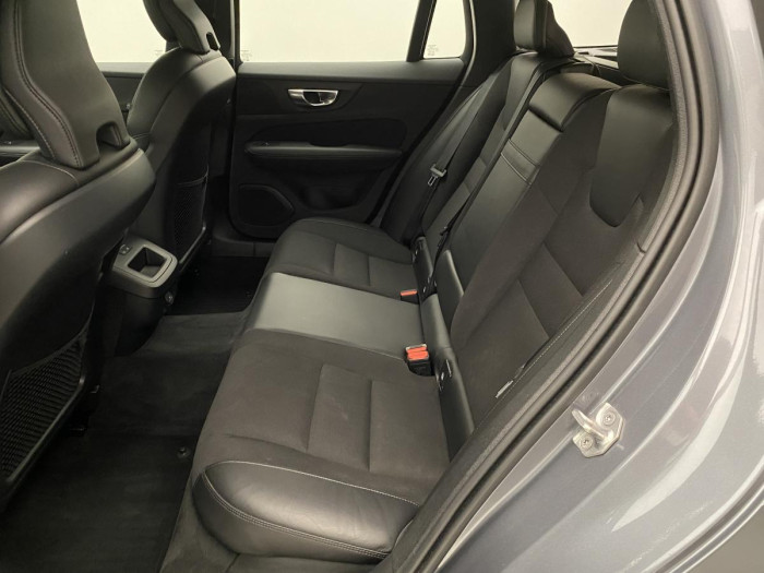 Volvo V60 B4 MOMENTUM AUT REZERVACE 2.0 Momentum