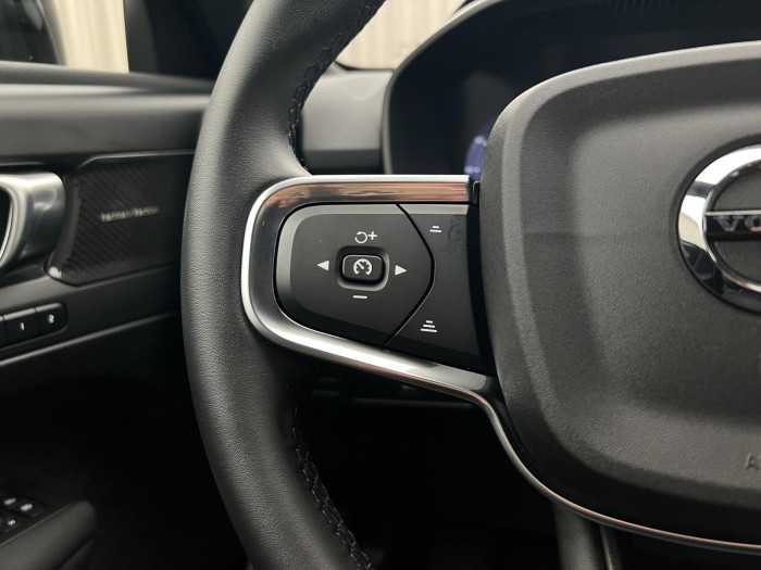 Volvo XC40 B3 PLUS DARK AUT CZ