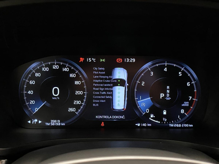 Volvo V60 B6 AWD R-DESIGN AUT REZERVACE