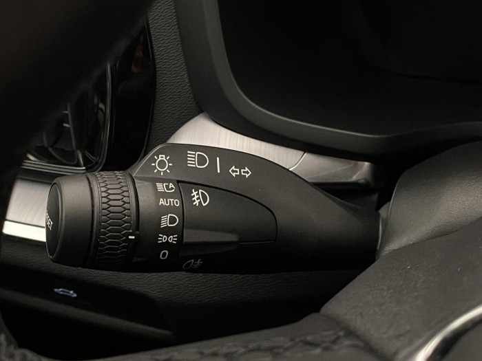 Volvo V60 B4 MOMENTUM AUT REZERVACE 2.0 Momentum