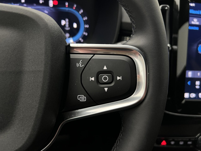 Volvo XC40 B3 ULTRA DARK AUT CZ 1.maj.