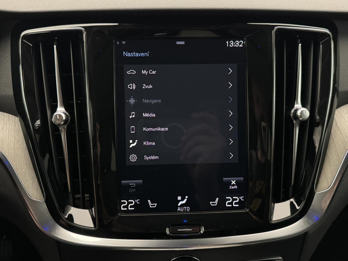 Volvo V60 CC D4 AWD MOMENTUM REZERVACE 2.0 d CC CC Momentum
