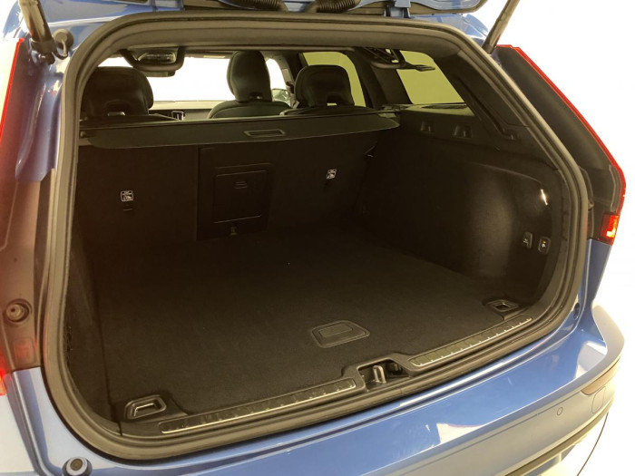 Volvo V60 B6 AWD R-DESIGN AUT REZERVACE