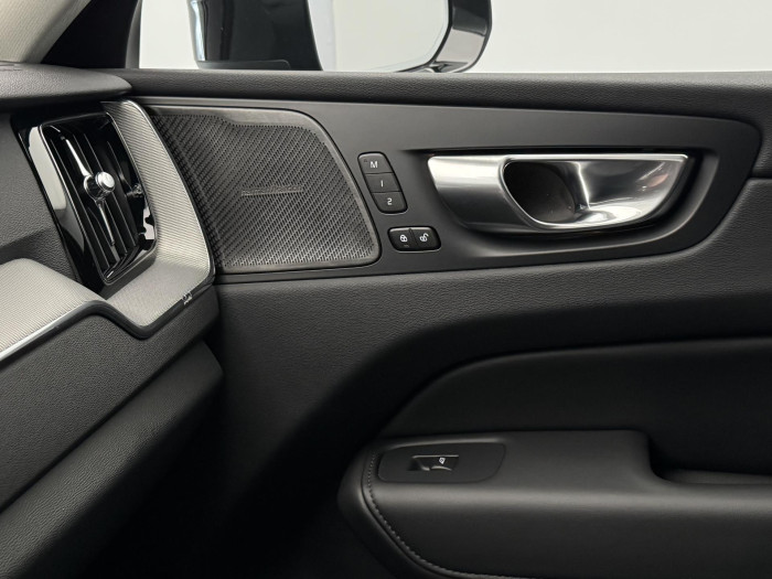 Volvo XC60 B4 AWD PLUS DARK AUT 1. maj
