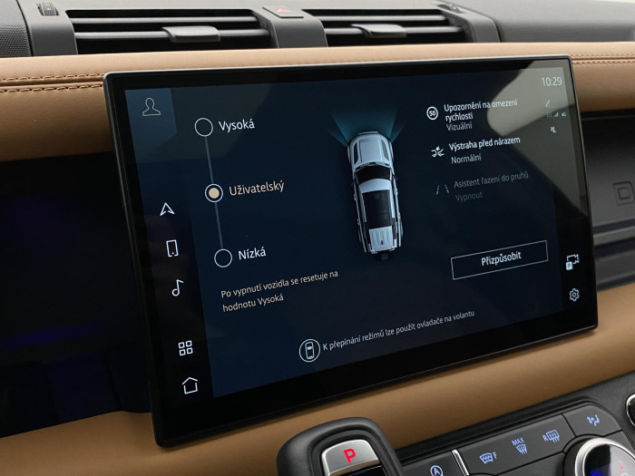 Land Rover Defender D300 HSE AUT AWD REZERVACE 3.0 d