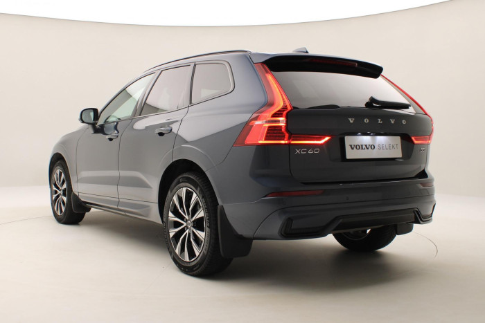 Volvo XC60 B5 AWD PLUS DARK REZERVACE