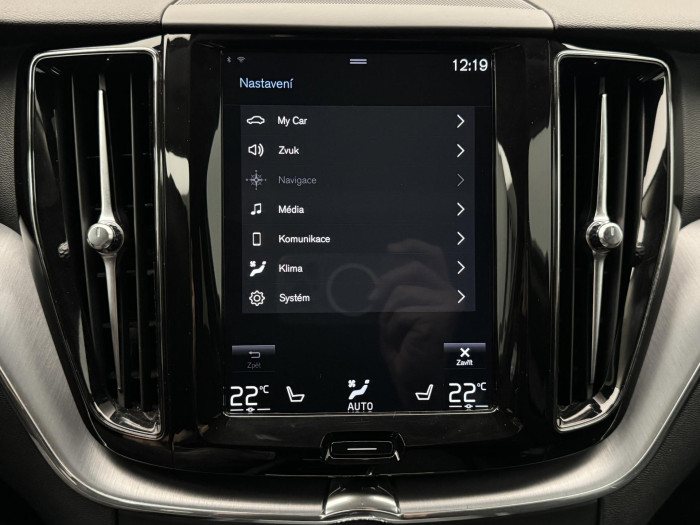 Volvo XC60 B4 AWD PLUS DARK AUT CZ