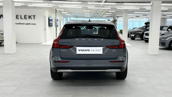 Volvo V60 CROSS COUNTRY B4 REZERVACE