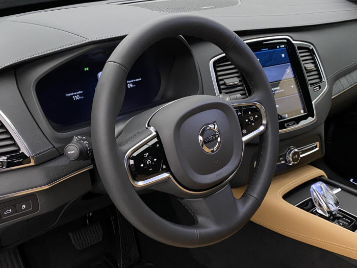 Volvo XC90 T8 AWD AT RECHARGE BRIGHT PLUS 2.0 AT Plus