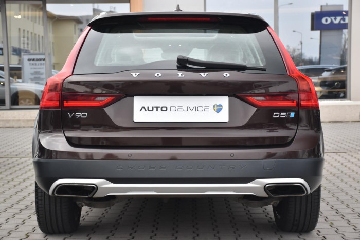 Volvo V90 CC D5 AWD PRO AUT REZERVACE 2.0 d CC CC