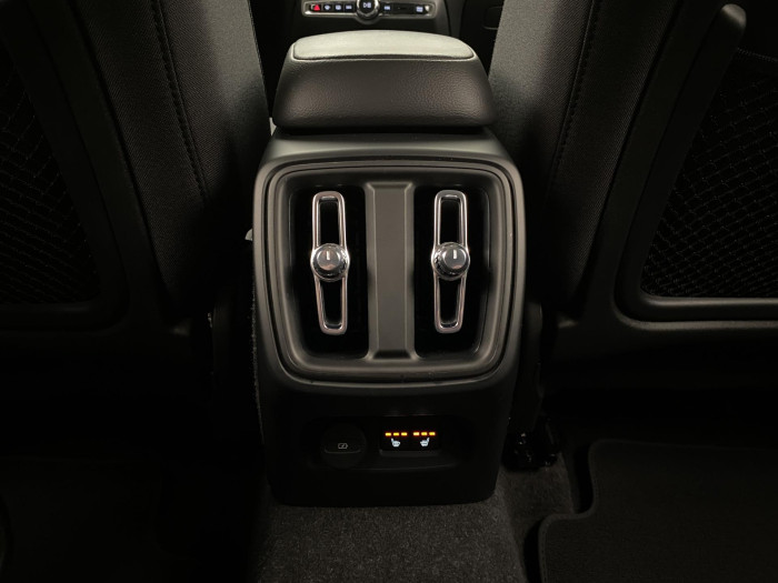 Volvo XC40 B4 AWD MOMENTUM REZERVACE 2.0 Momentum