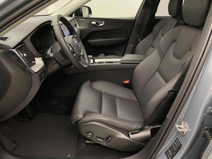 Volvo XC60 B4 AWD PLUS DARK AUT 1.maj