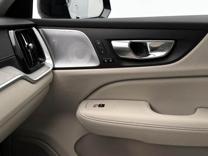 Volvo V60 T6 AWD Plug-in H. DARK ULTRA
