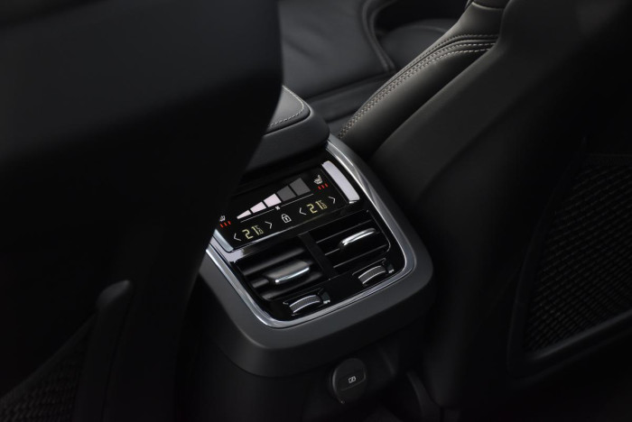 Volvo V60 CC B5 AWD ULTIMATE REZERVACE 2.0 CC CC