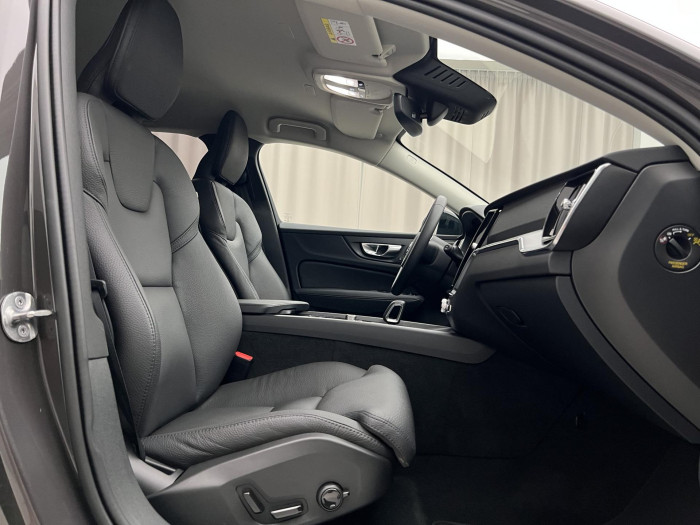 Volvo V60 B4 PLUS DARK AUT 1.maj.