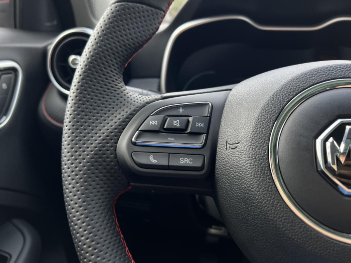 MG ZS ELEGANCE - ZIMNÍ PNEU ZDARMA* 1.0 Elegance