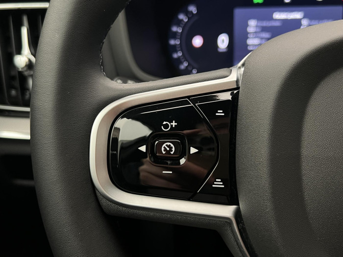 Volvo V60 B4 PLUS DARK AUT 1.maj.