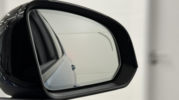 Volvo XC40 B3 ULTIMATE DARK REZERVACE