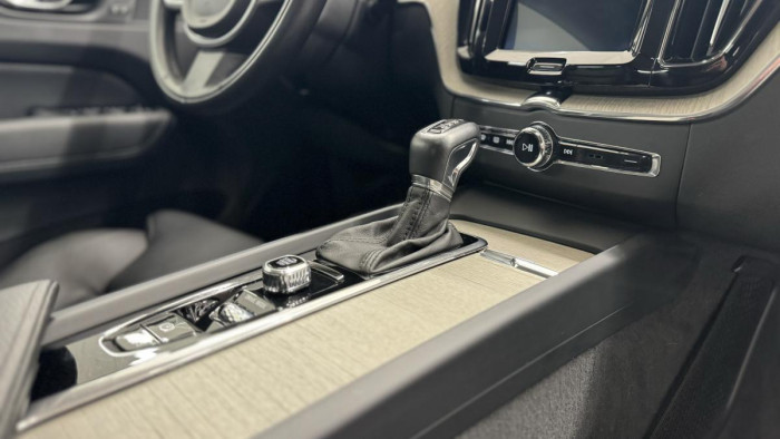 Volvo XC60 T5 AWD INSCRIPTION REZERVACE