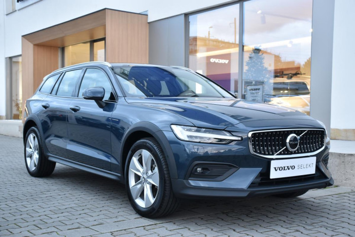 Volvo V60 CROSS COUNTRY B4 REZERVACE