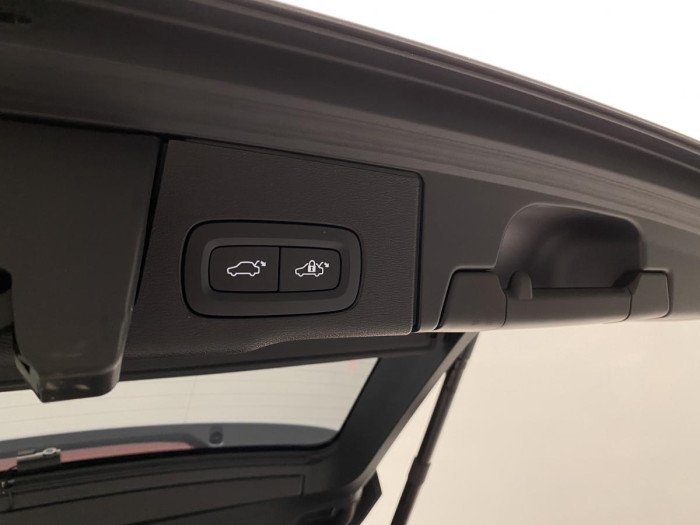 Volvo XC60 B4 AWD R-DESIGN AUT