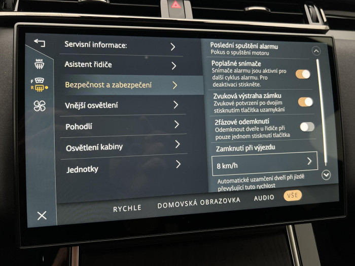 Land Rover Range Rover Velar P250 DYNAMIC SE AWD AUT CZ 2.0 Dynamic SE