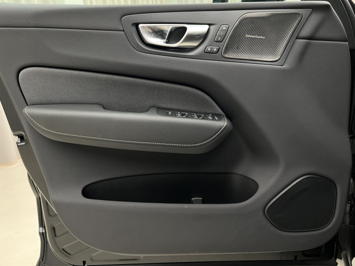 Volvo XC60 T6 AWD RECHARGE BLACK EDITION 2.0 Edition