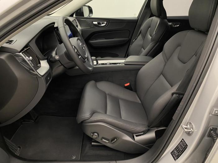 Volvo XC60 B4 PLUS DARK AUT 1.maj