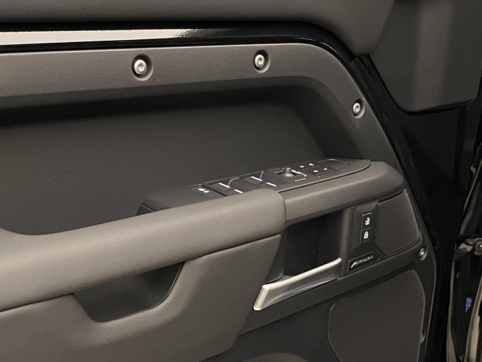 Land Rover Defender 110 D300 X-DYNAMIC SE AWD AUT 3.0 d Dynamic SE