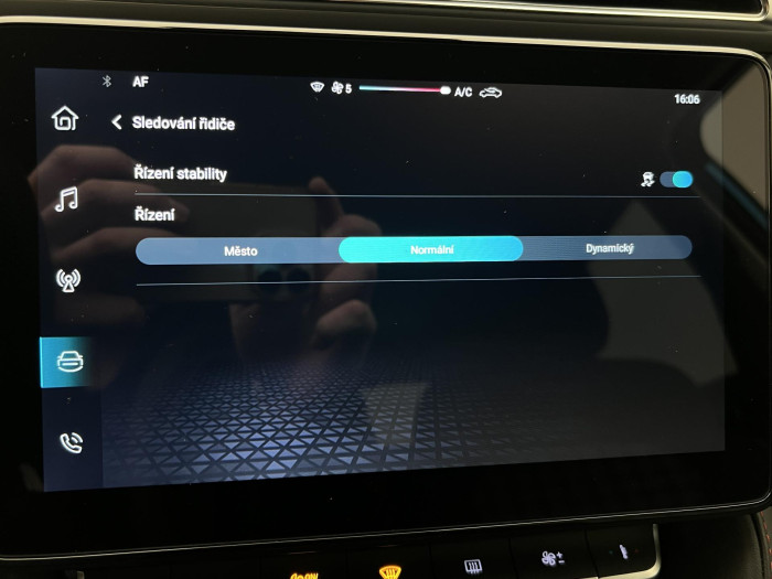 MG ZS 1.5 ESSENTIAL PLUS CZ 1.maj.