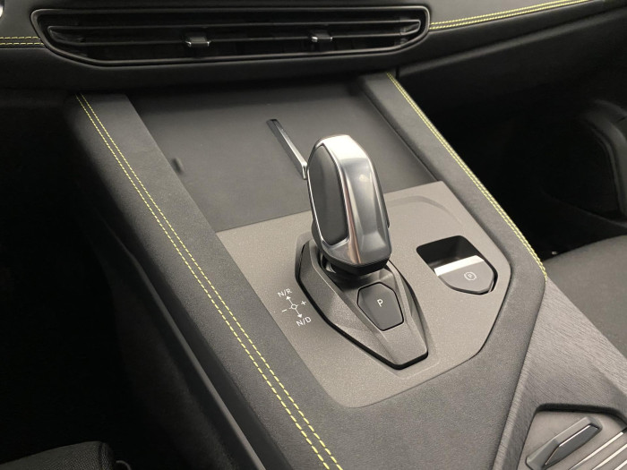 Lynk & Co 01 01 CORE PHEV