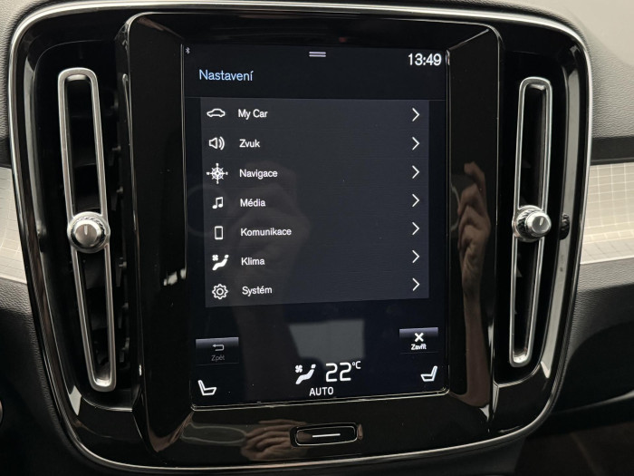 Volvo XC40 B3 MOMENTUM PRO REZERVACE 2.0 Momentum