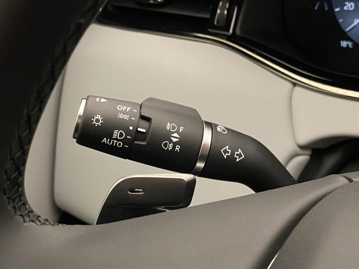 Land Rover Range Rover Evoque D200 DYNAMIC SE REZERVACE 2.0 d Dynamic SE