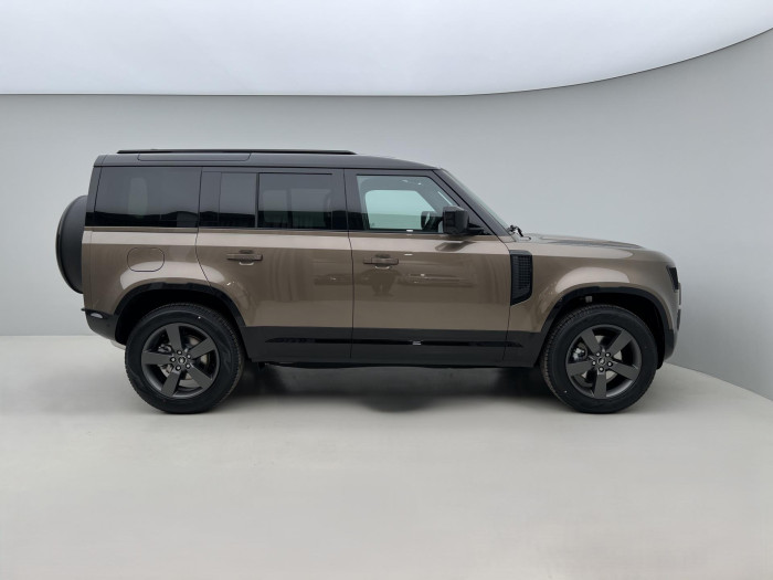 Land Rover Defender 110 D250 X-Dyn SE REZERVACE 3.0 d SE