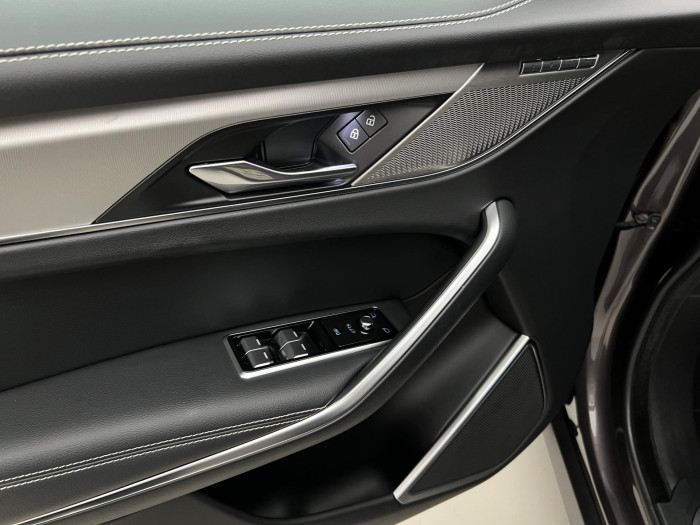 Jaguar F-Pace P400 R-DYNAMIC SE AWD AUT CZ 3.0 Dynamic SE