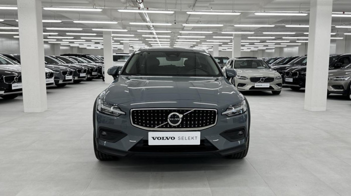 Volvo V60 CROSS COUNTRY B4 REZERVACE