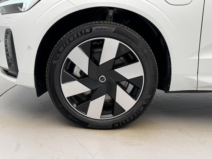 Volvo XC60 T8 AWD RECHARGE REZERVACE