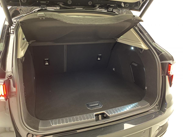 Lynk & Co 01 PHEV DCT AUT 1.maj. REZERVACE