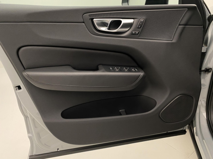 Volvo XC60 B5 AWD PLUS DARK AUT CZ 1.maj