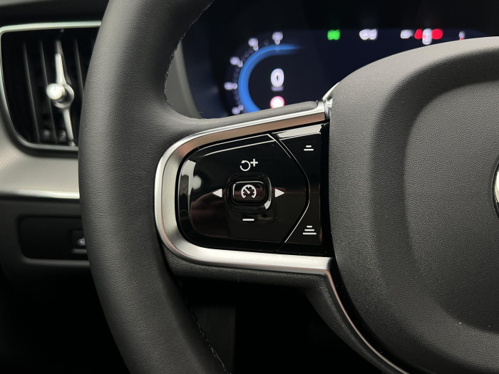 Volvo XC60 B4 AWD PLUS DARK AUT 1.maj.