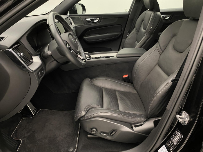 Volvo XC60 B5 AWD R-DESIGN AUT