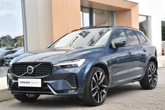 Volvo XC60 B5 AWD ULTIMATE REZERVACE