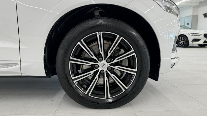 Volvo XC60 B5 AWD INSCRIPTION REZERVACE