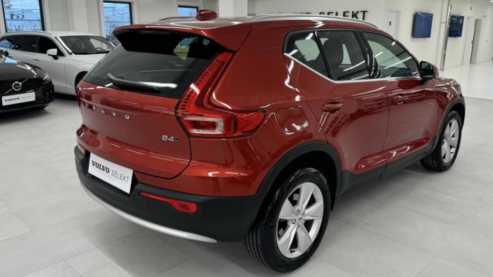 Volvo XC40 B4 AWD PLUS BRIGHT REZERVACE