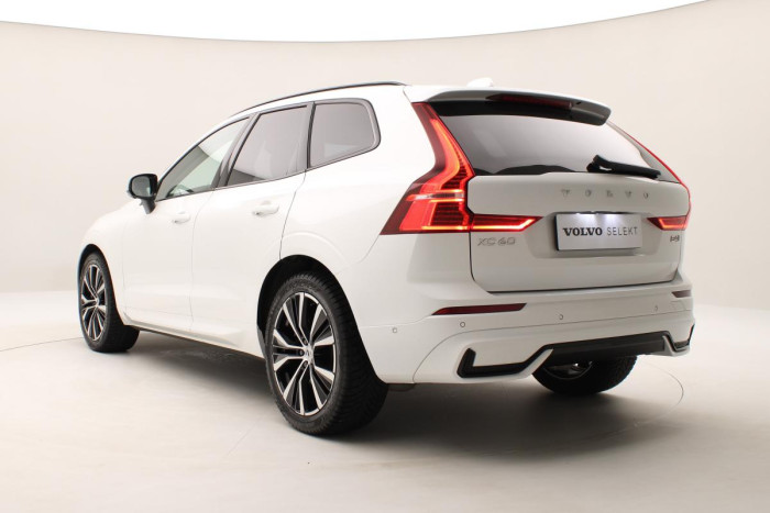 Volvo XC60 B4 AWD ULTIMATE AUT REZERVACE