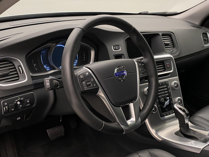 Volvo V60 D4 SUMMUM AUT NAVIGACE 2.0 d Summum