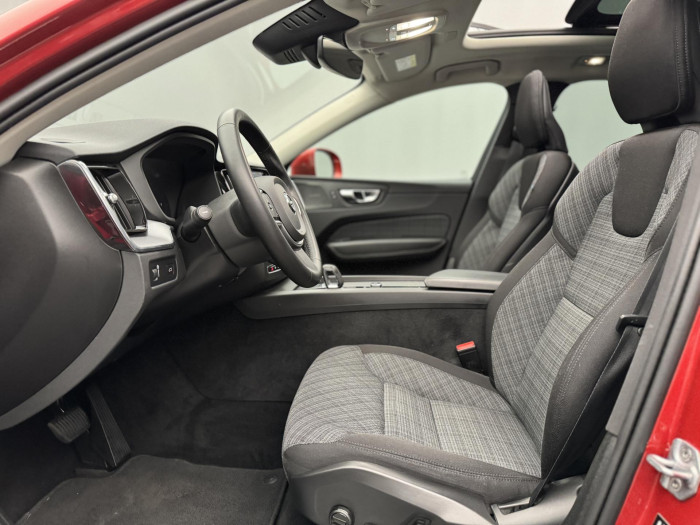 Volvo XC60 B4 AWD MOMENTUM PRO CZ 2.0 Momentum