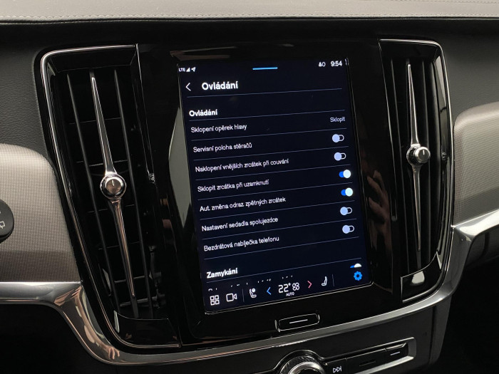 Volvo V90 CC B4 AWD PLUS AUT CZ 1.maj
