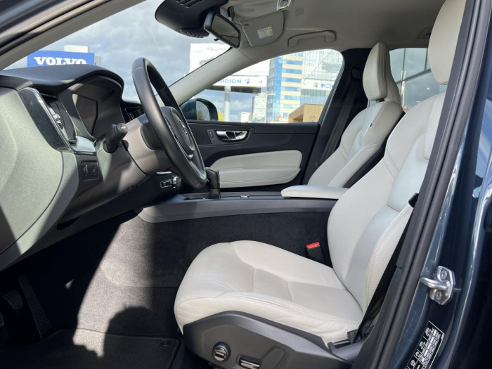 Volvo XC60 D3 MOMENTUM NAVIGACE 1.maj. 2.0 d Momentum