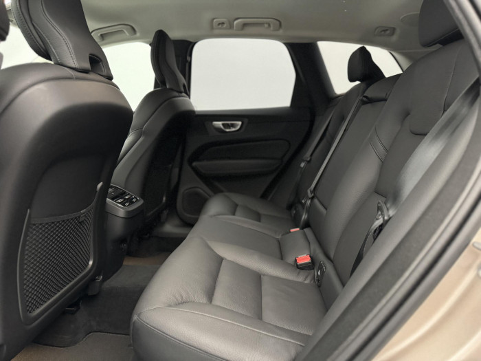Volvo XC60 B4 AWD PLUS DARK AUT 1. maj.